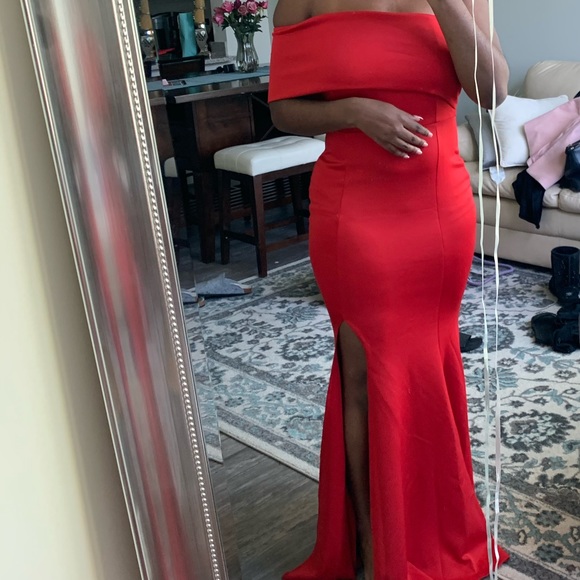 Formal gown - Picture 1 of 1